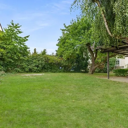 Moderne Traumwohnung Mit Traumgarten Apartamento